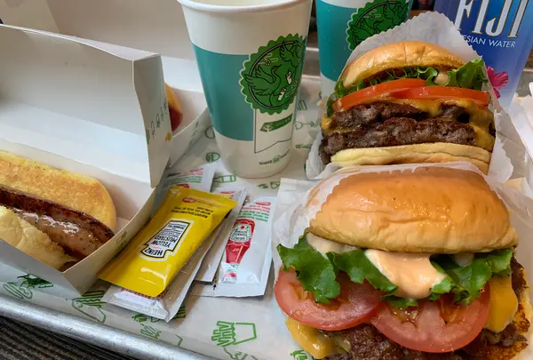 シェイクシャック アトレ 恵比寿店 （SHAKE SHACK） の写真・動画_image_806934