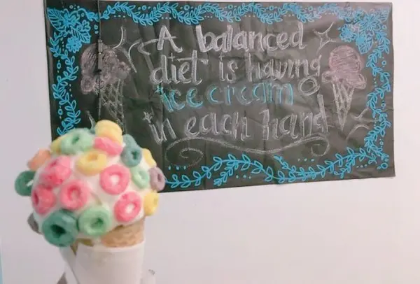 トッピングは自分好みに選べます🍨