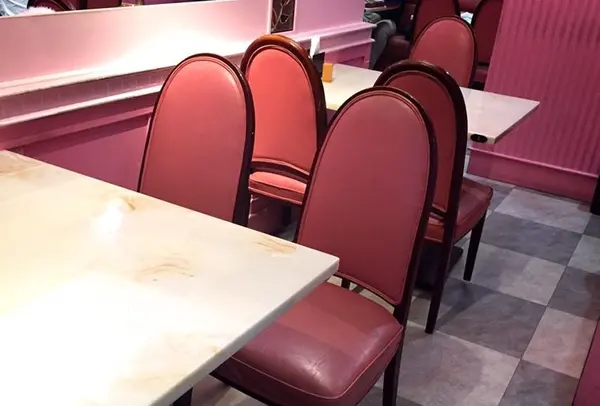 ピンク