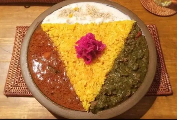 ３色カレーの日も