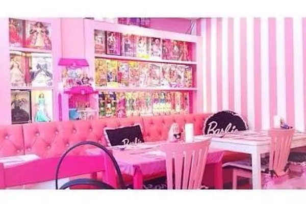 ピンク尽くしの店内