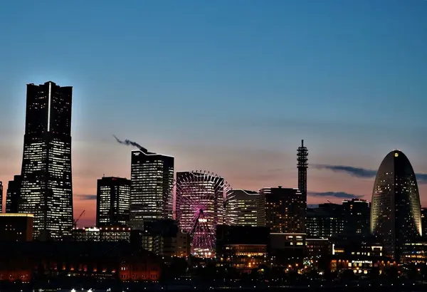 みなとみらい方面をみた夜景。太陽が沈み夜になる時間帯はさいこーです！