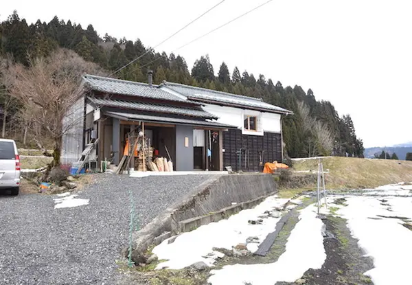 外観は見逃してしまいそうな蔵