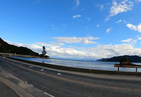 海を眺めながら浜辺をお散歩したり🚶‍♀️