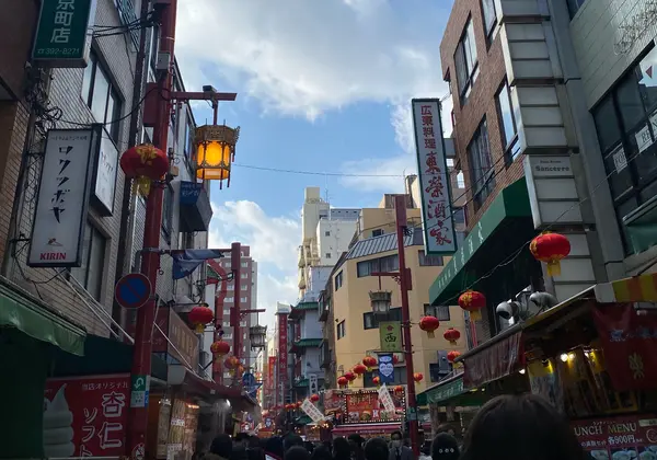 異国情緒が感じられる街道で美味しいもの探し