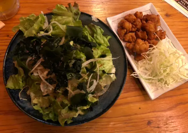 大ちゃんサラダ380円　なんこつ揚げ380円