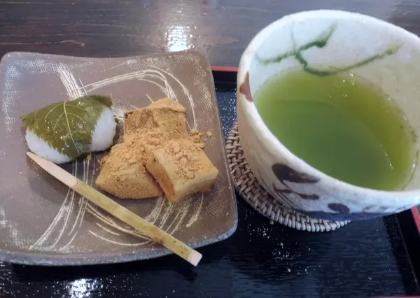 わらび餅と季節の生菓子セット