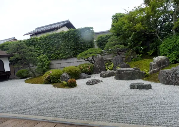 庭園は”旦那の間”に座って眺めて…！