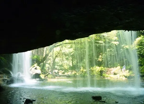 裏見の滝。