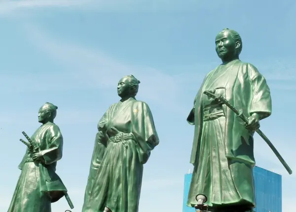 三志士像