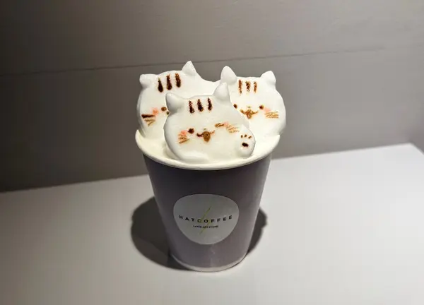猫3匹の3Dラテアート