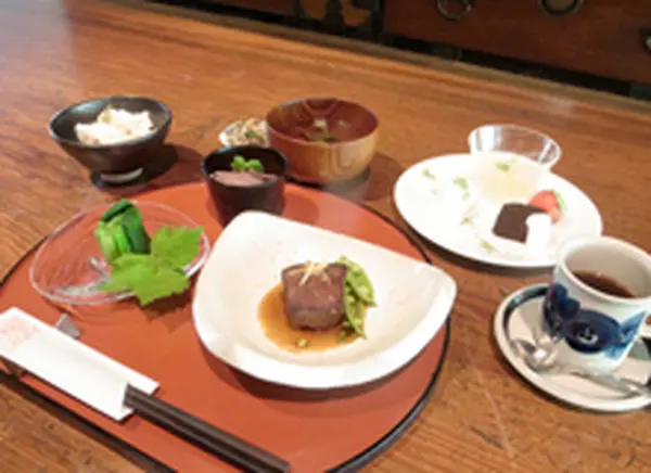 昼、夜それぞれのコースで