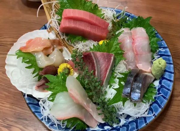 刺身盛り合わせ(¥1,200)