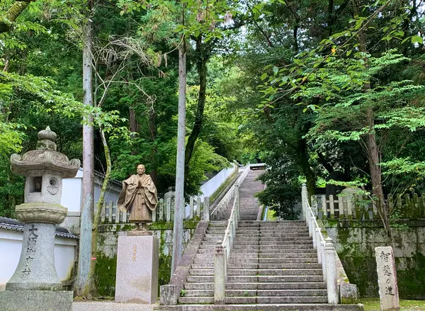 法然上人像 ／  知恵の道