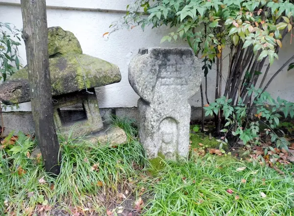 謎の切支丹灯籠