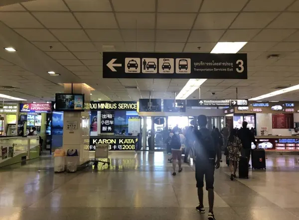 プーケット国際空港からバスの乗り方