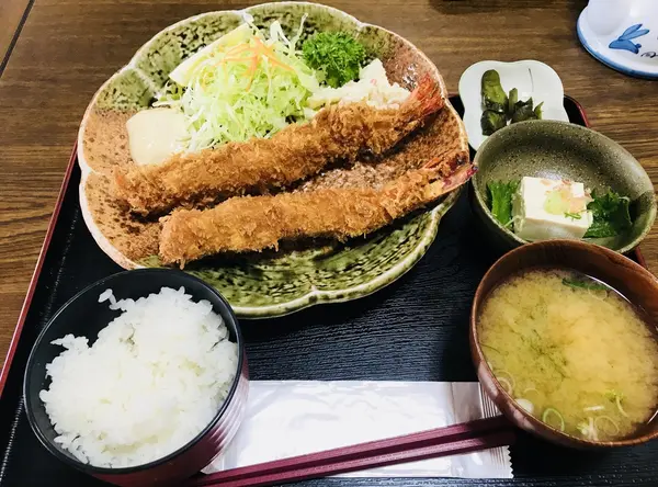 大きな海老フライが2本‼︎