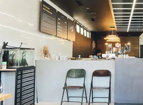 店内はカフェとセレクトショップが併設されてます