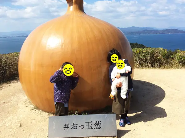 鳴門大橋を望む撮影スポットにも巨大たまねぎ？！