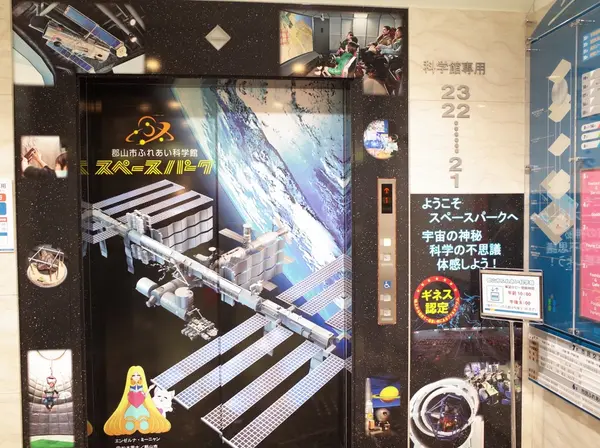 エレベーター入り口