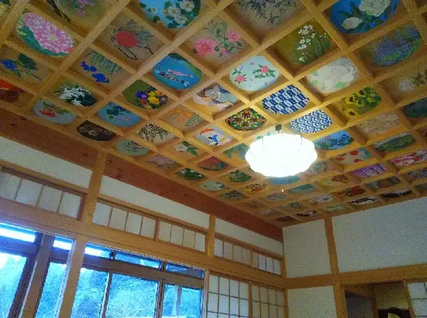 圧巻！160枚の天井画