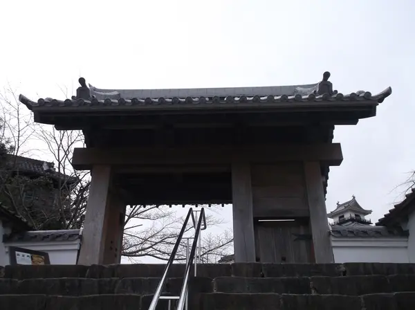 門