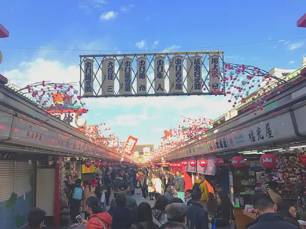 仲見世通りを突っ切ろう👣