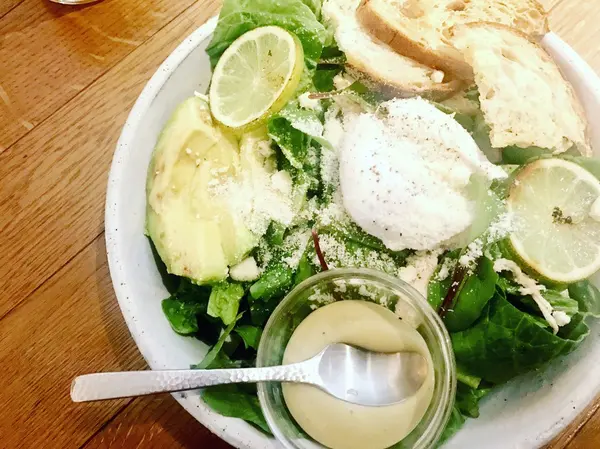 サラダだけで空腹が満たされる…🥗✨
