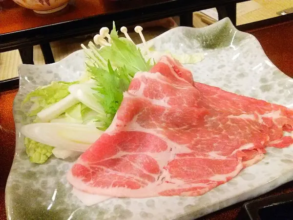 夕食にでた「妻有ポークのしゃぶしゃぶ」