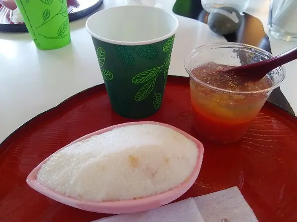 アートを見ながらのお茶