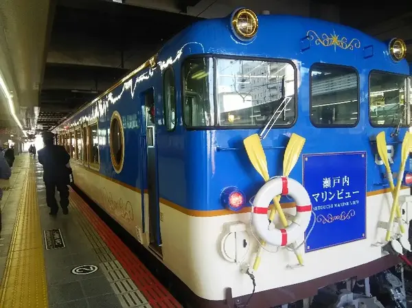 風光明媚な路線を走る観光列車「瀬戸内マリンビュー」