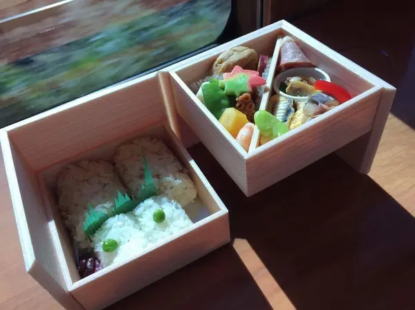 列車特別販売のお弁当。