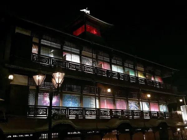 夜の道後温泉