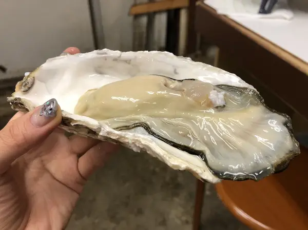 早速生牡蠣を。
