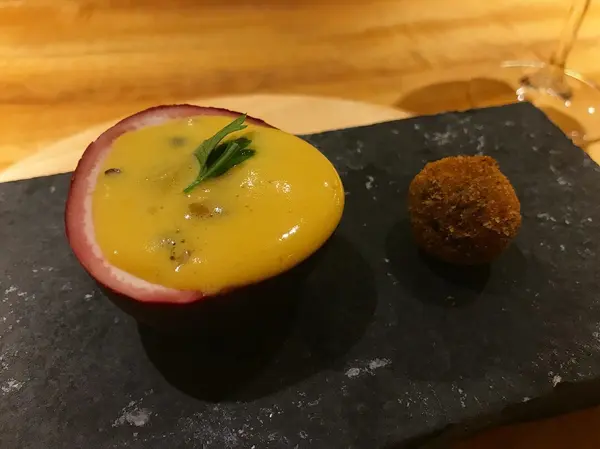 サザエとパッションフルーツの前菜