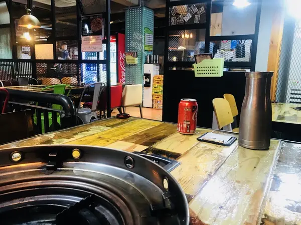 店内。17時ぐらいの早めのご飯🍚