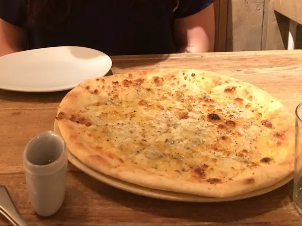 5種のチーズピザ