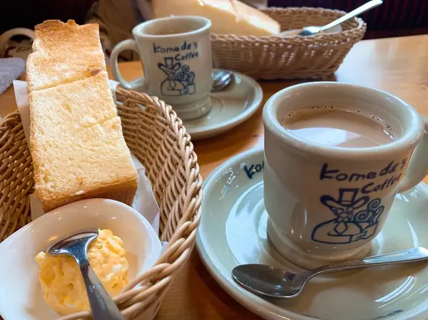 飲み物にパンが付いてくるのはありがたい🙏