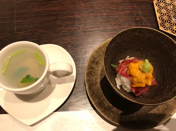 蛤の吸い物 と ｳﾆと牛肉の寿司