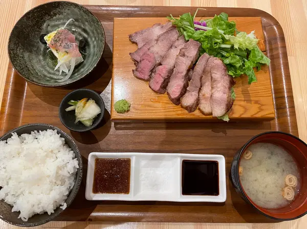 黒豚ステーキ定食が絶品