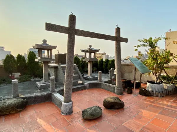 屋上の神社跡