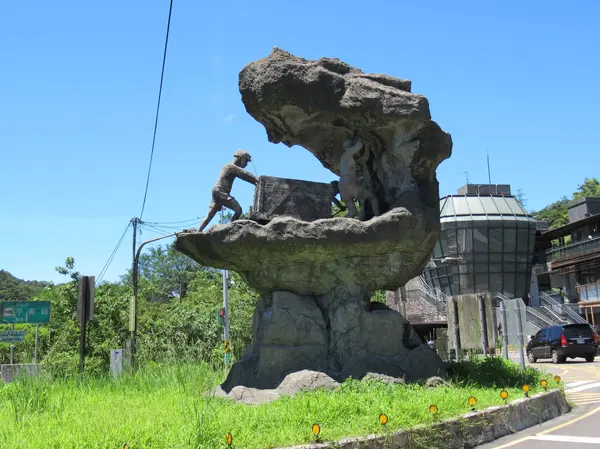 炭鉱の像