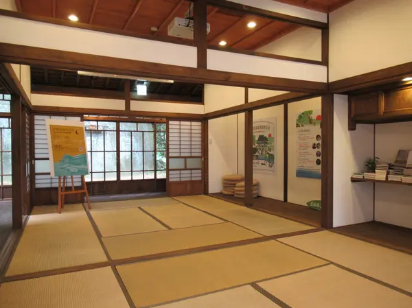 要塞司令官邸内部