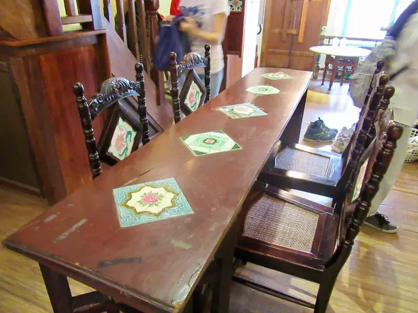 花タイルテーブル