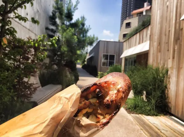 テイクアウトしてベンチで食べよう！