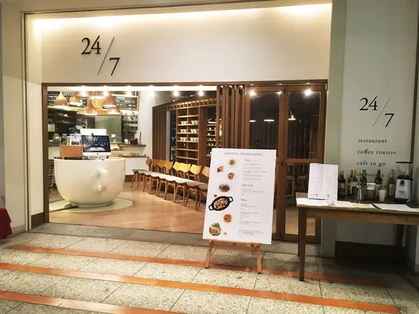 24/7 restaurant