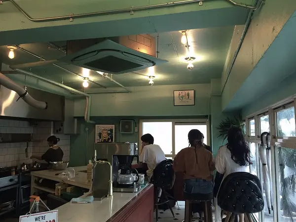 エメラルドの店内