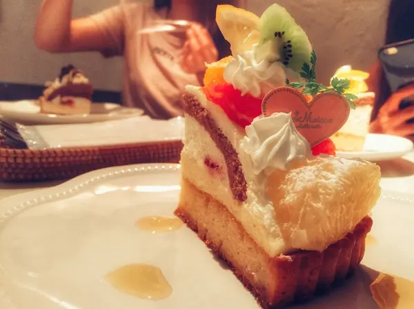 季節のたっぷりフルーツタルト