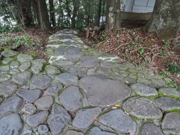 石畳の街道