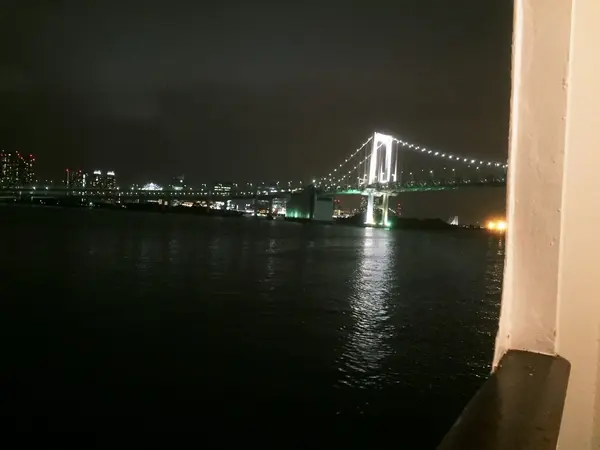 扉を開けると…